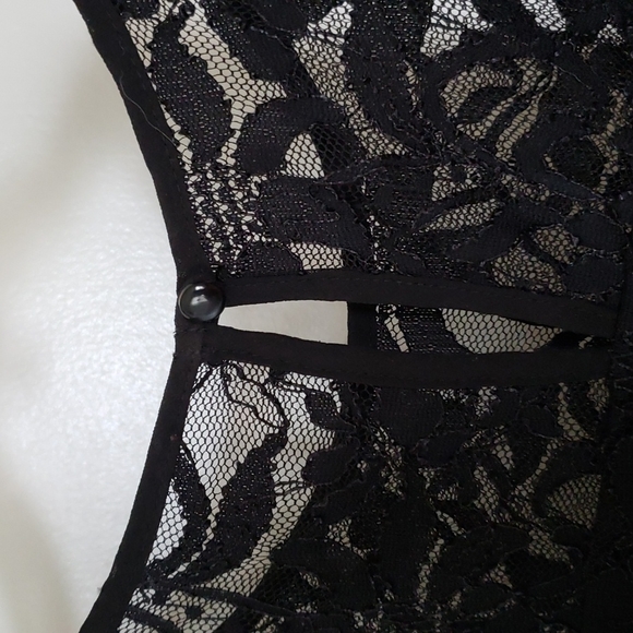 Black dress with lace detailing - Picture 3 of 4